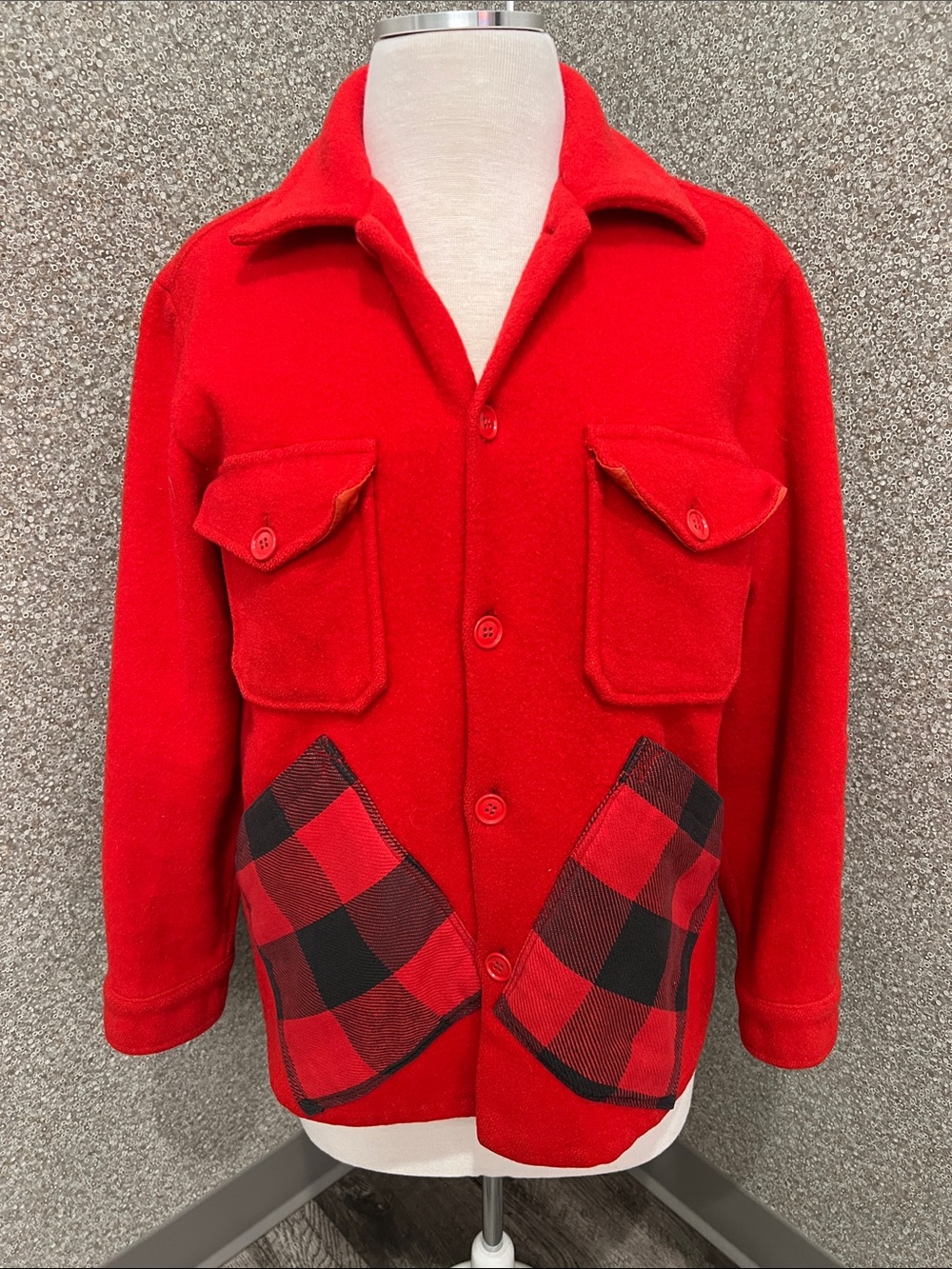 Pioneer Unisex Wool Button Down Jacket, Buffalo Plaid Front Pockets Size Small